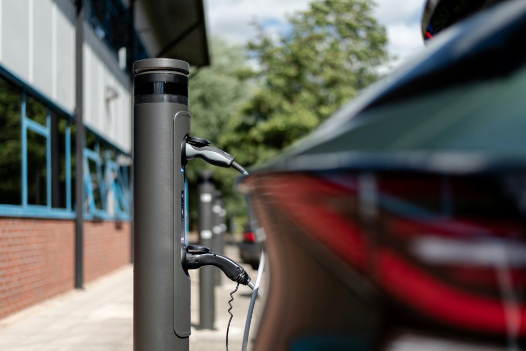 ratio-ev-charging-lmjbXGHLDUA-unsplash